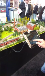 Tablets har gjort deres indtog i modeltogenes verden. Nu kan jernbanerne styres via en app.