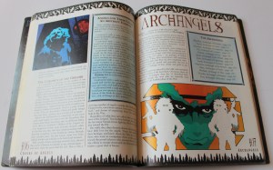 In Nomine var helt usædvanligt for perioden trykt på glittet papir og i farver. Illustrationernes til genkender man fra Illuminati CCG spillet.