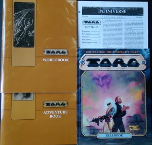 De fire bøger/hefter i æsken. Med dem følger også 120+ kort.