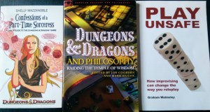 Tre bøger: Selvbiografi om rollespil, guide til bedre rollespil og filosoferen over rollespil.