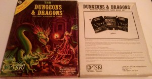 Forside og bagside af æsken til D&D Basic Set.