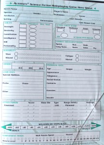 Karakterarket er altid værd at kigge på. I lighed med Earthdawn og TORG finder vi en terningskala på karakterarket.